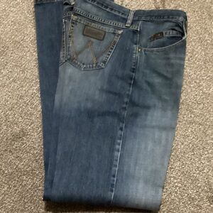 Wrangler Relaxed Fit Blue Jeans